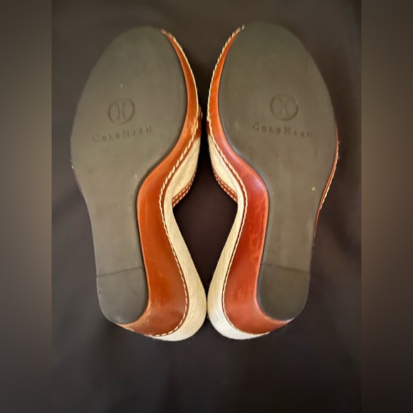 7.5 B COLE HAAN Kina Wedge Gold Chain Ivory Canvas Brown Leather Heel Sandals - Picture 6 of 6